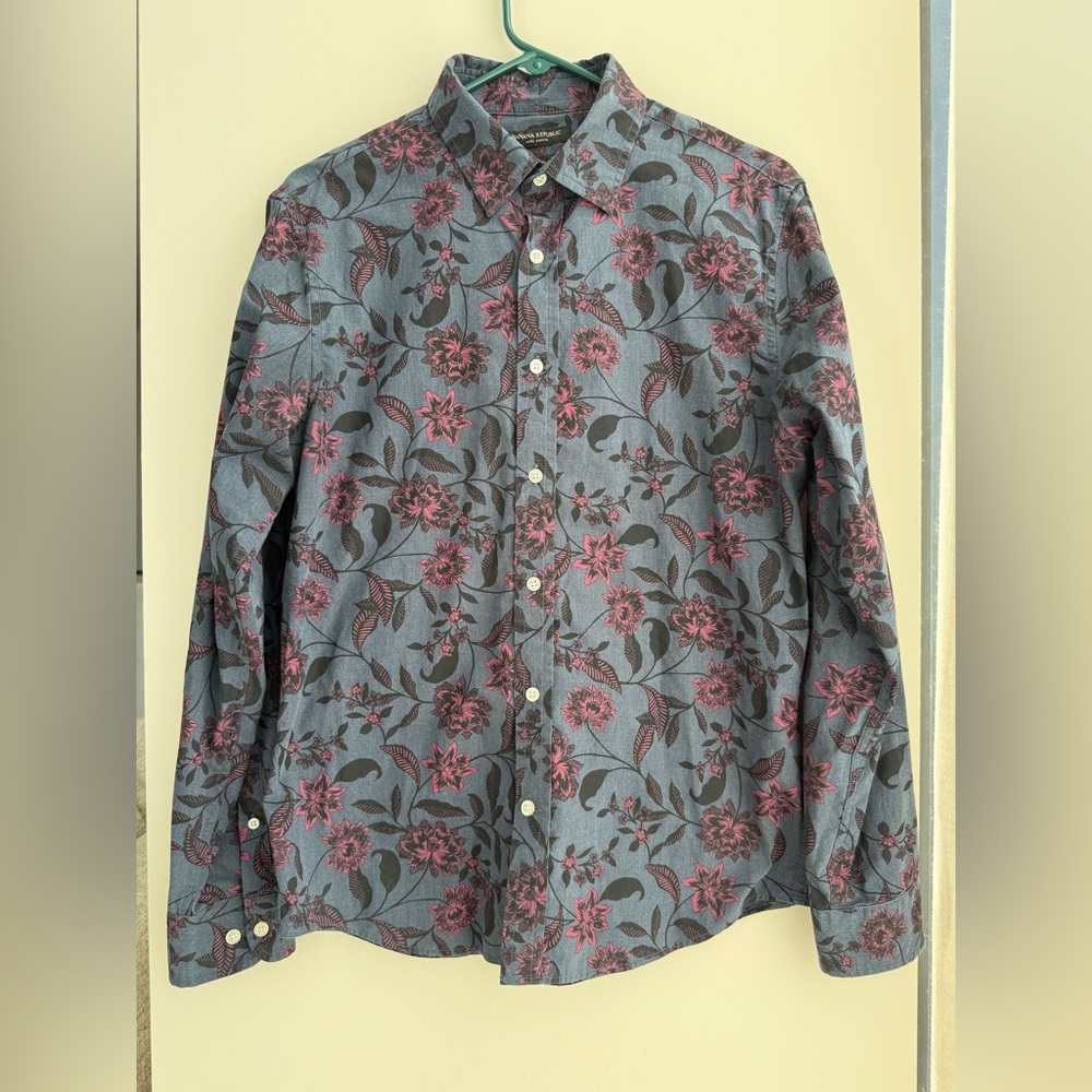 Banana Republic Blue and Pink Floral Men's Collared Shirt
